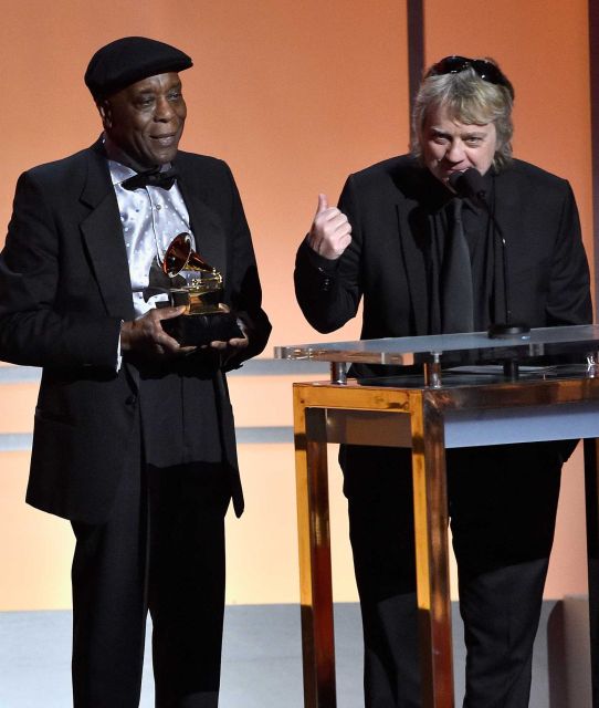 Buddy Guy & Tom Hambridge accepting the Grammy Award for Best blues Album (Born To Play Guitar)